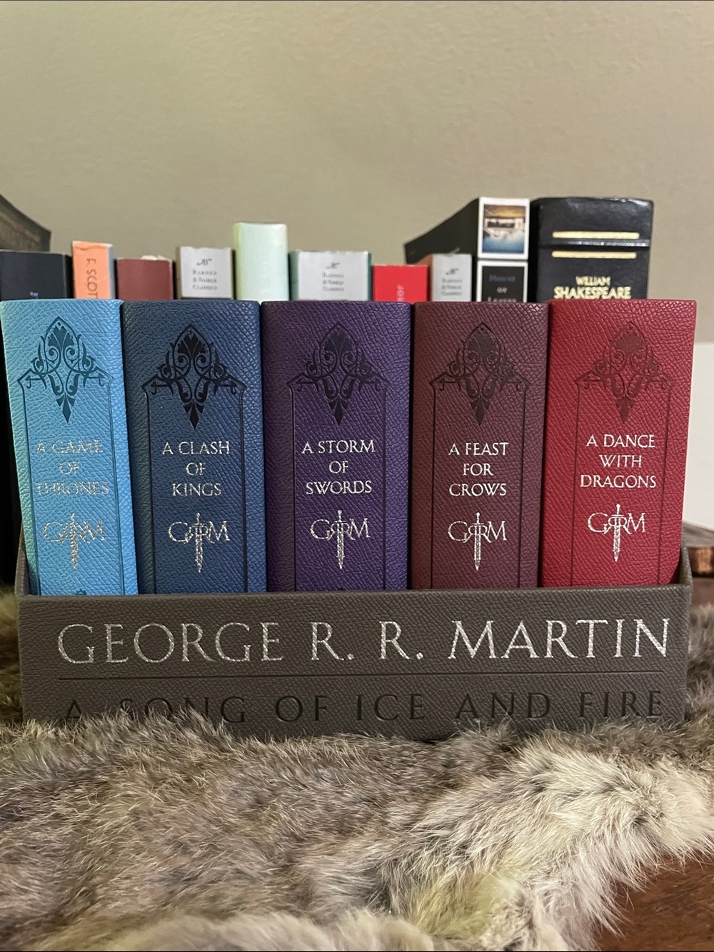 George R. R. Martin A Song of Ice and Fire Leatherbound Box Set - Multicolor